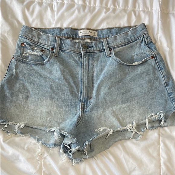 Abercrombie & Fitch The Cutoff Short High Rise Light Wash Like New Shorts 30/10 - Picture 1 of 6